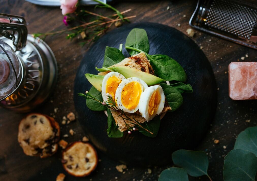 ovos e herbas para unha dieta con pancreatite