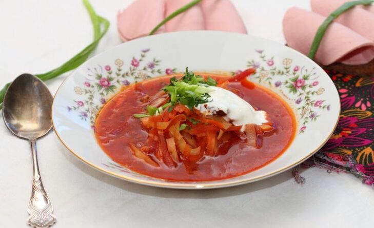 Para unha merenda pola tarde, os pacientes con gota poden comer borscht vexetariano